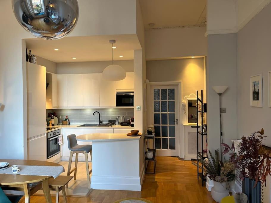 Gorgeous 2 Bedroom Flat In Charming Swiss Cottage Londra Exterior foto